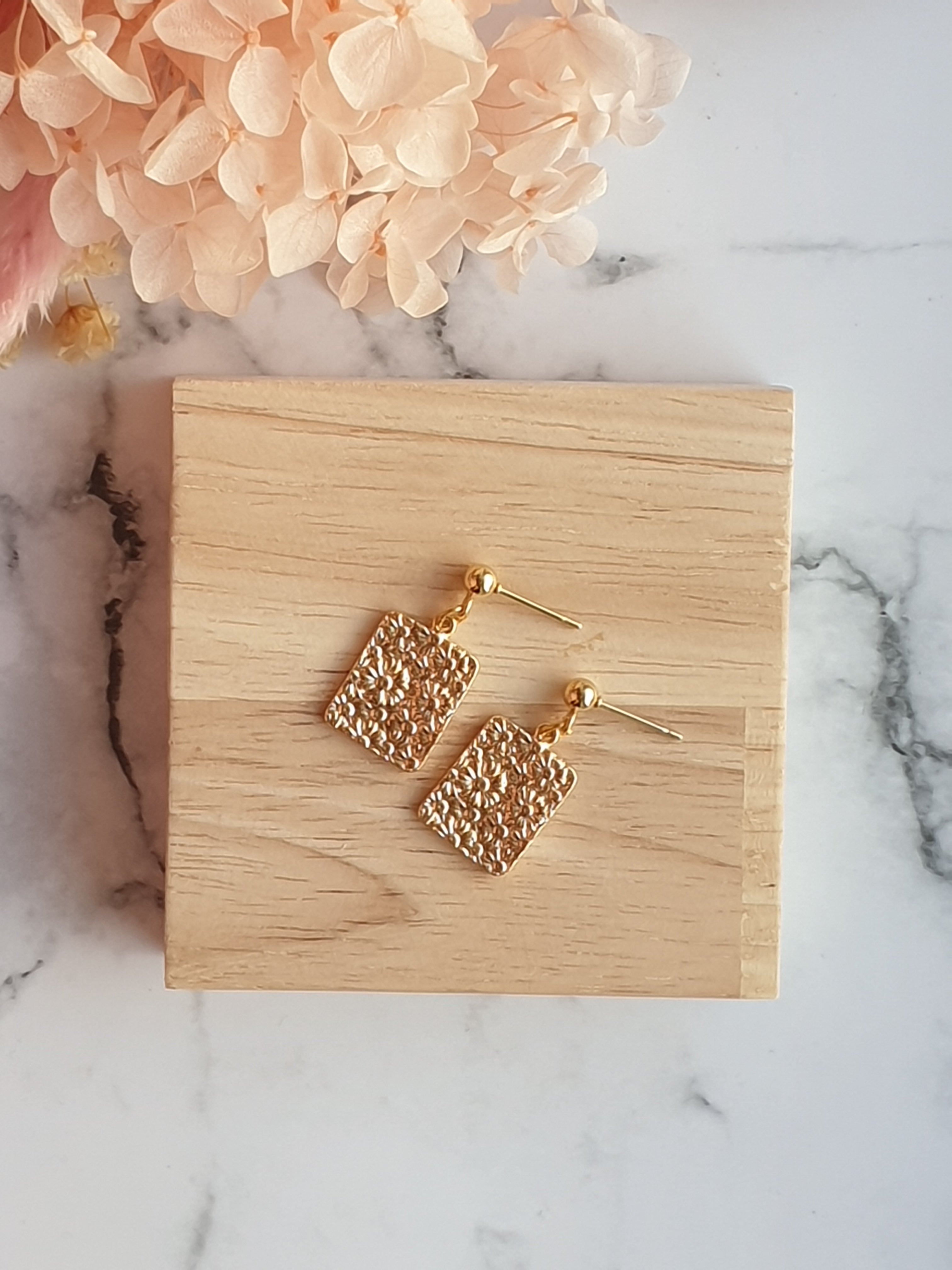 Daisy print studs