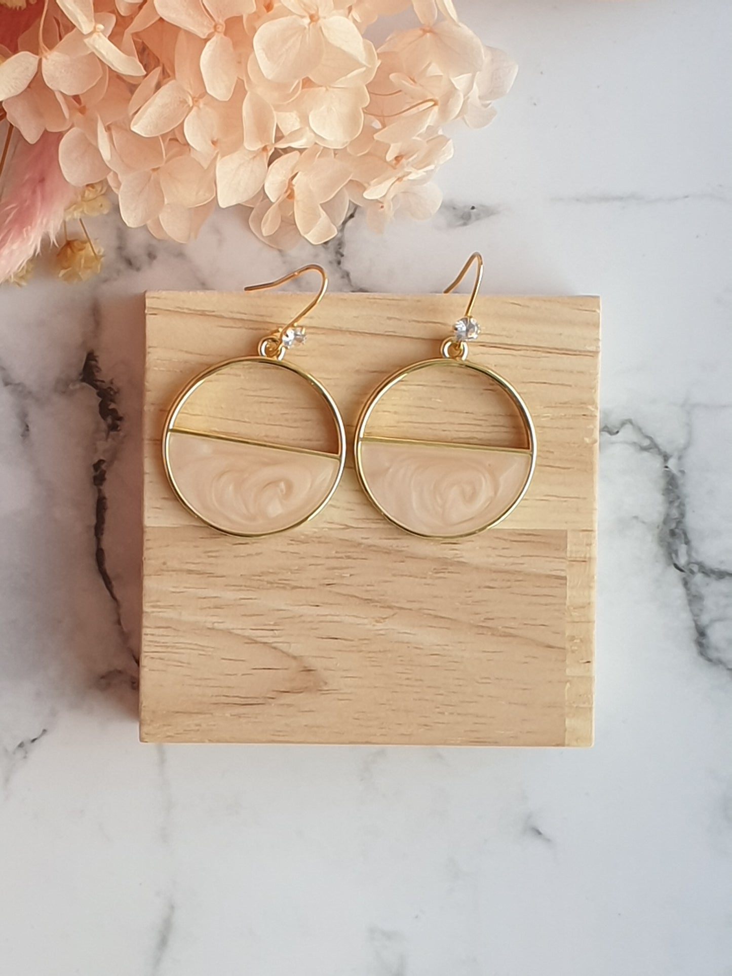 Circle resin crystal hooks