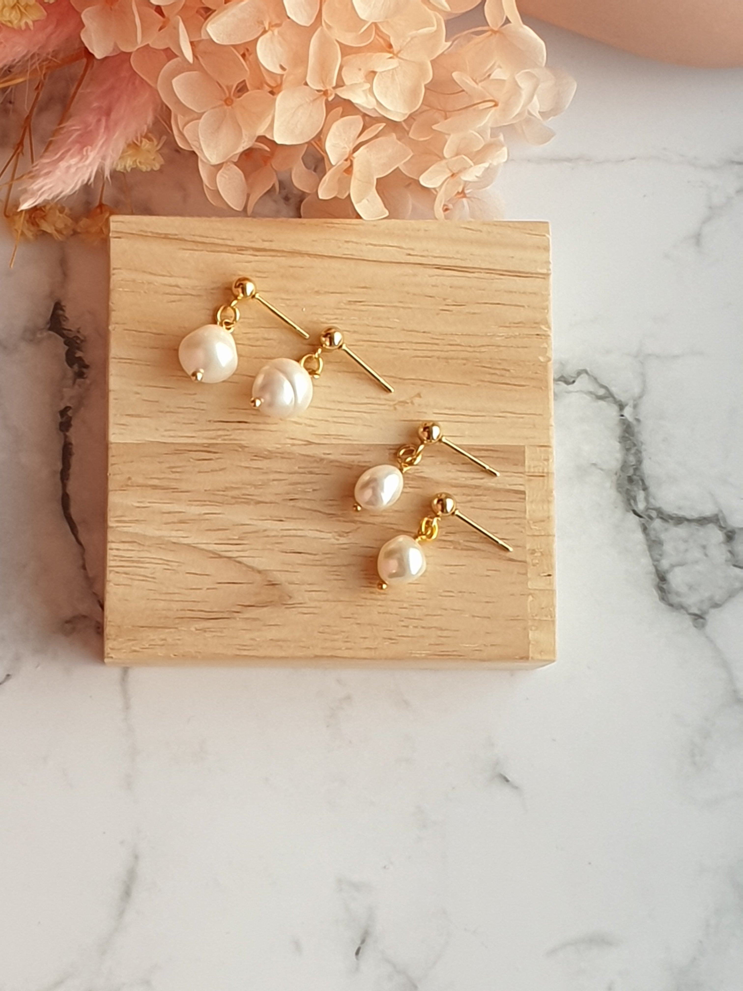 Freshwater pearls stud gold