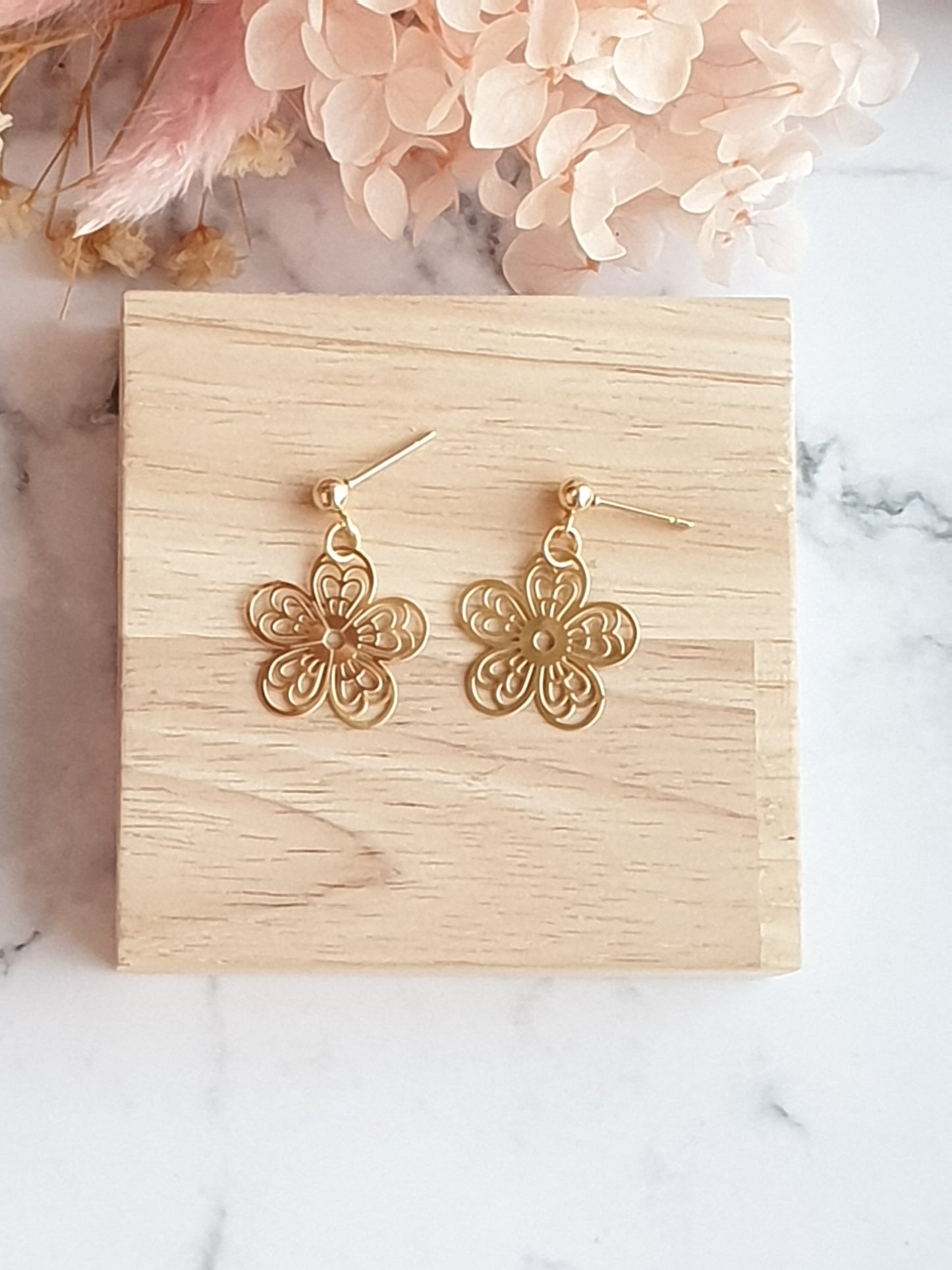 Flower ball studs