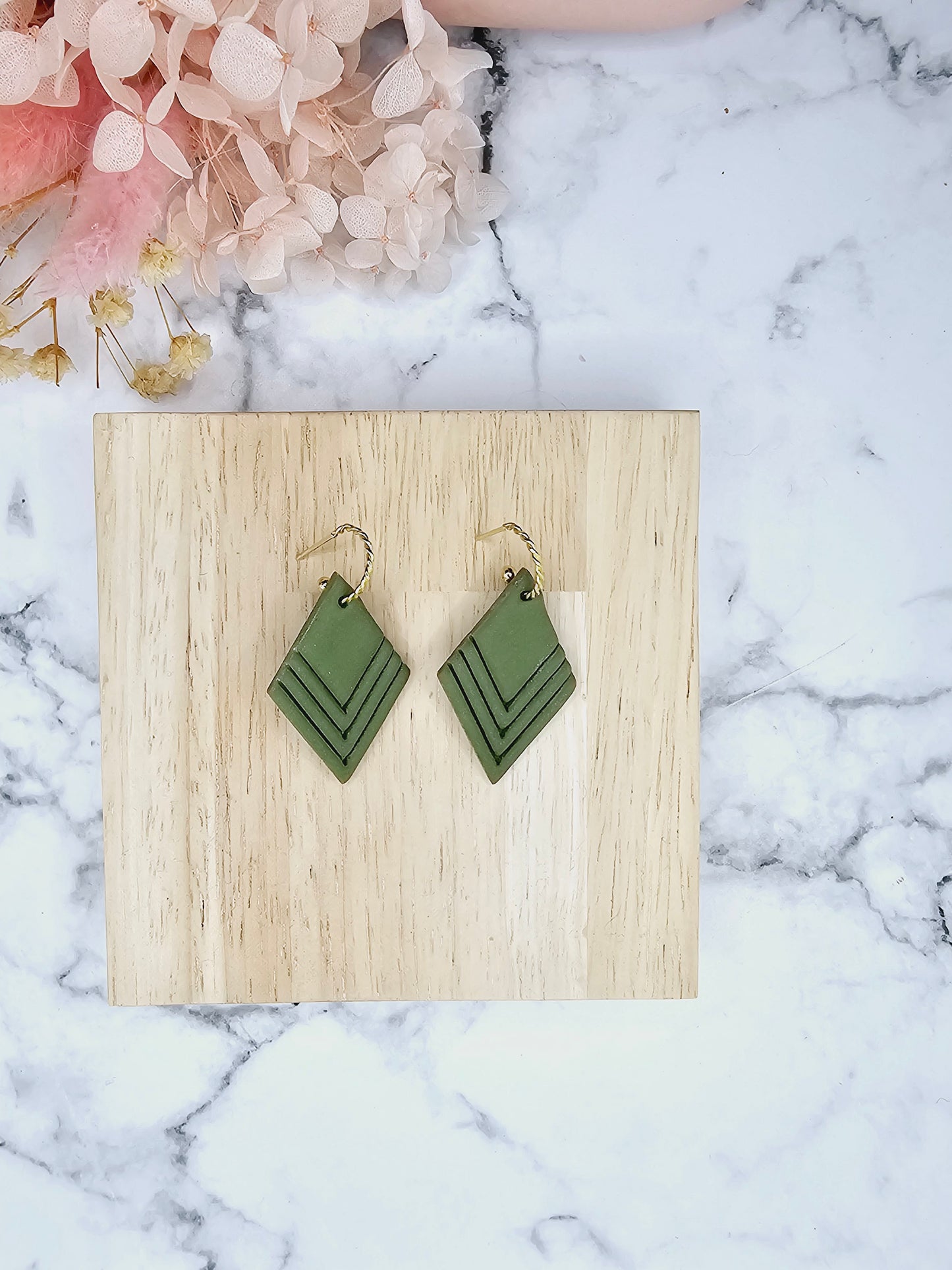 Green geo print gold