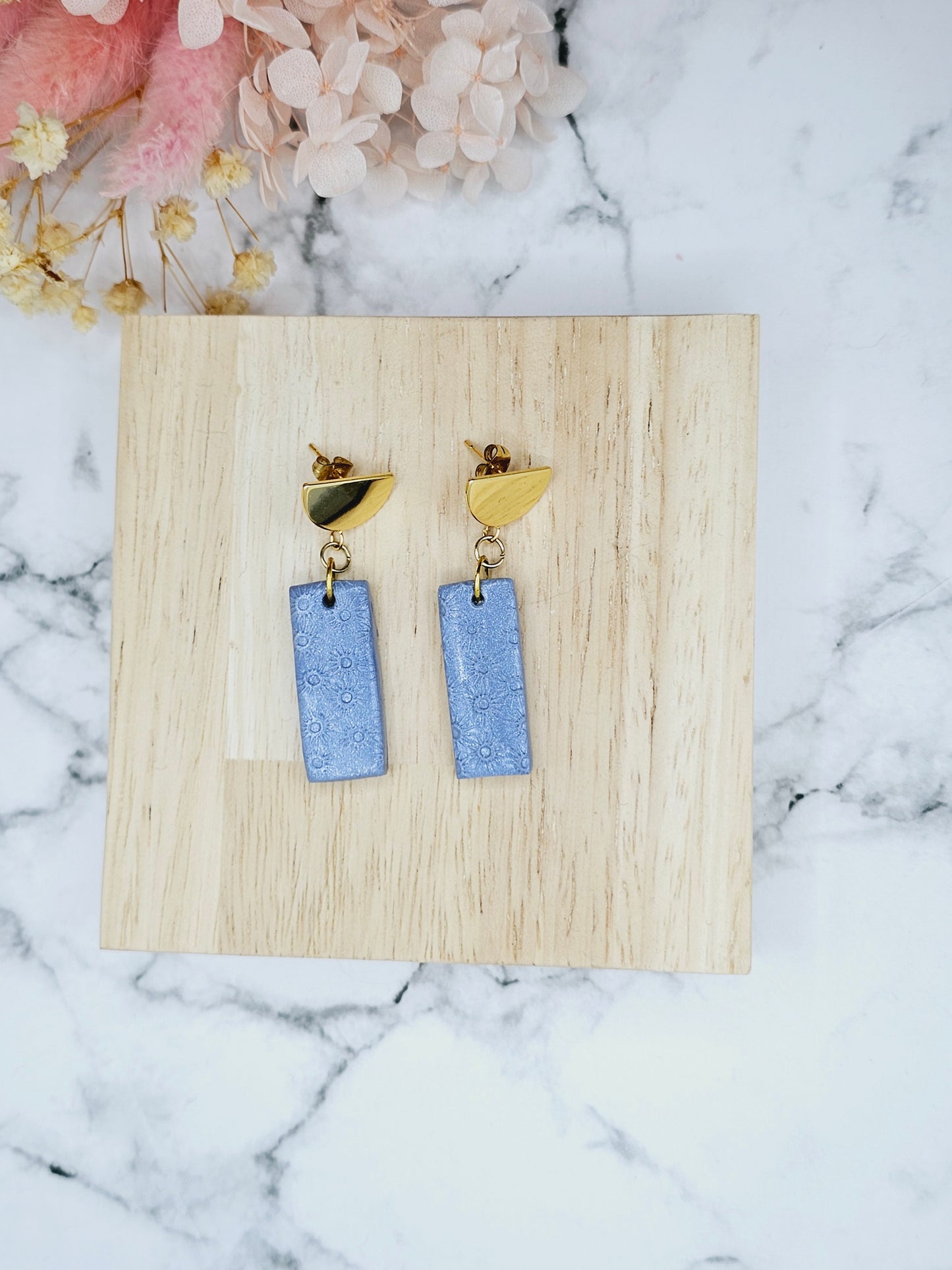 Blue star print in gold