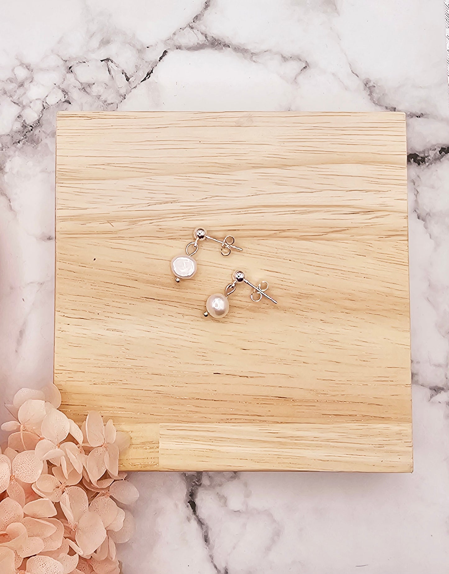 Freshwater pearls stud silver