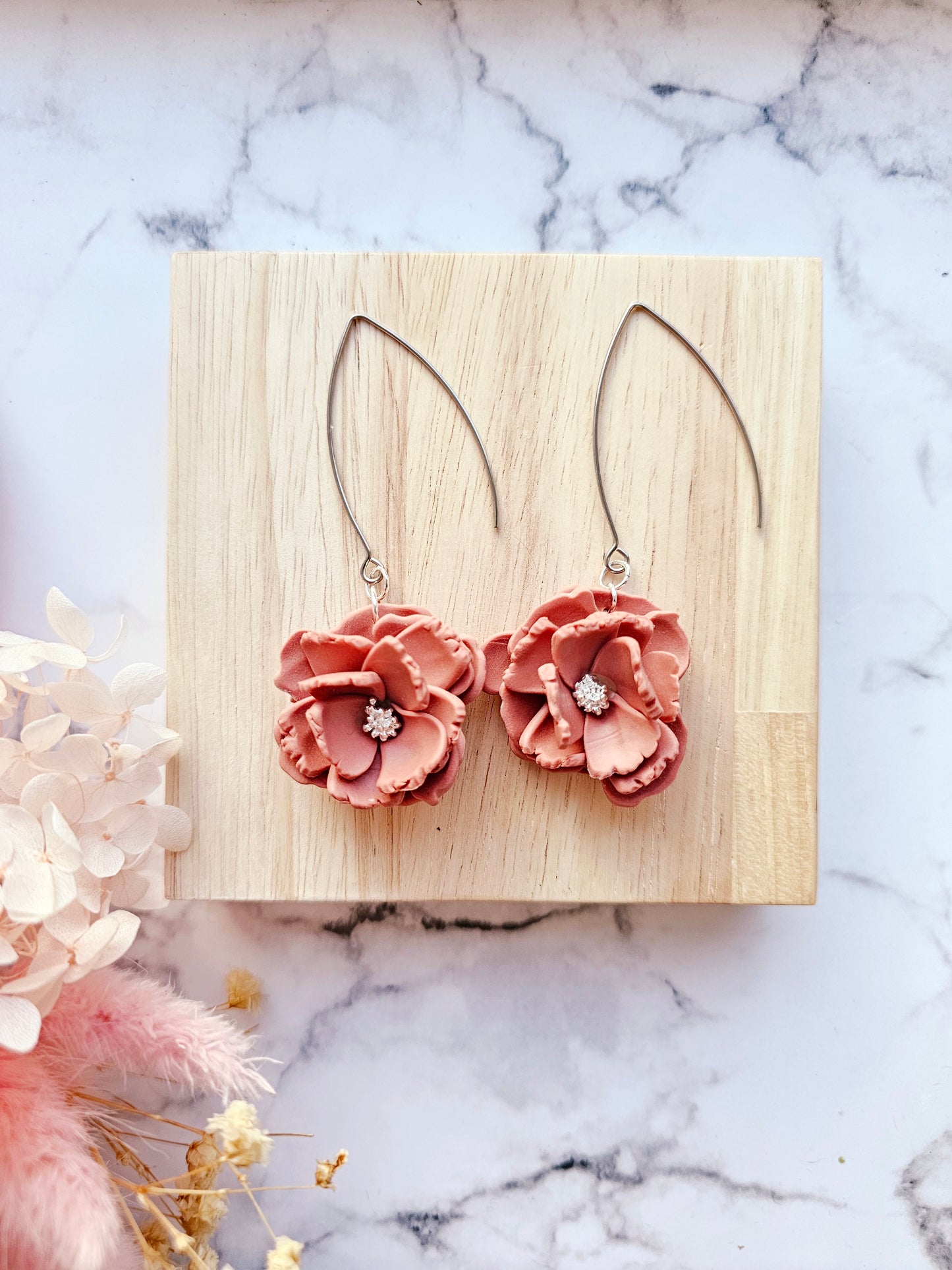 Clay flower hooks silver