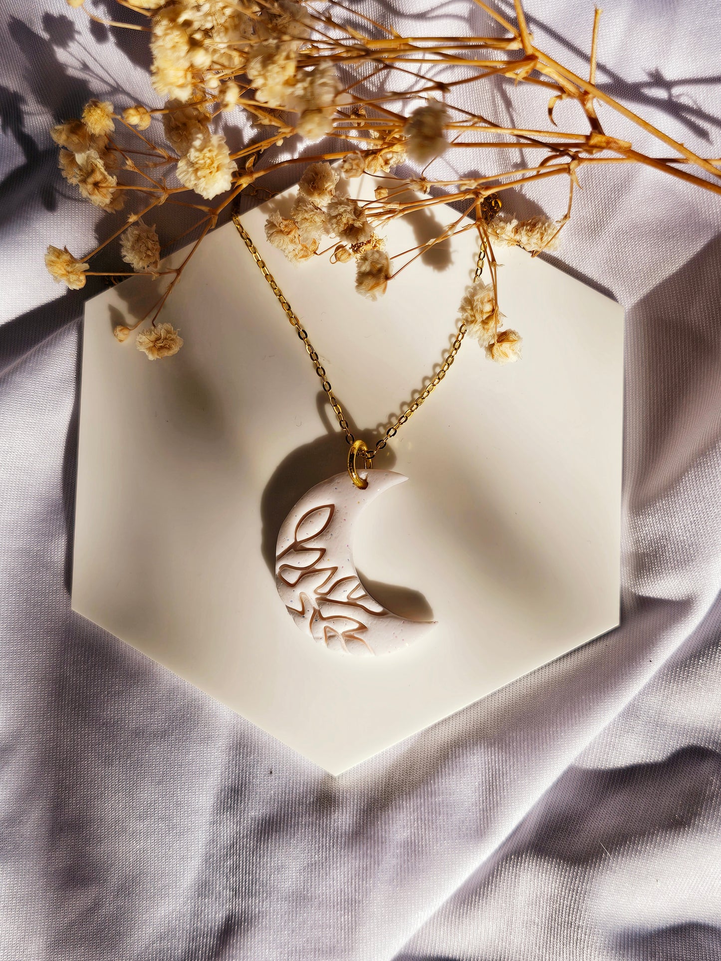 Moonlit necklace gold