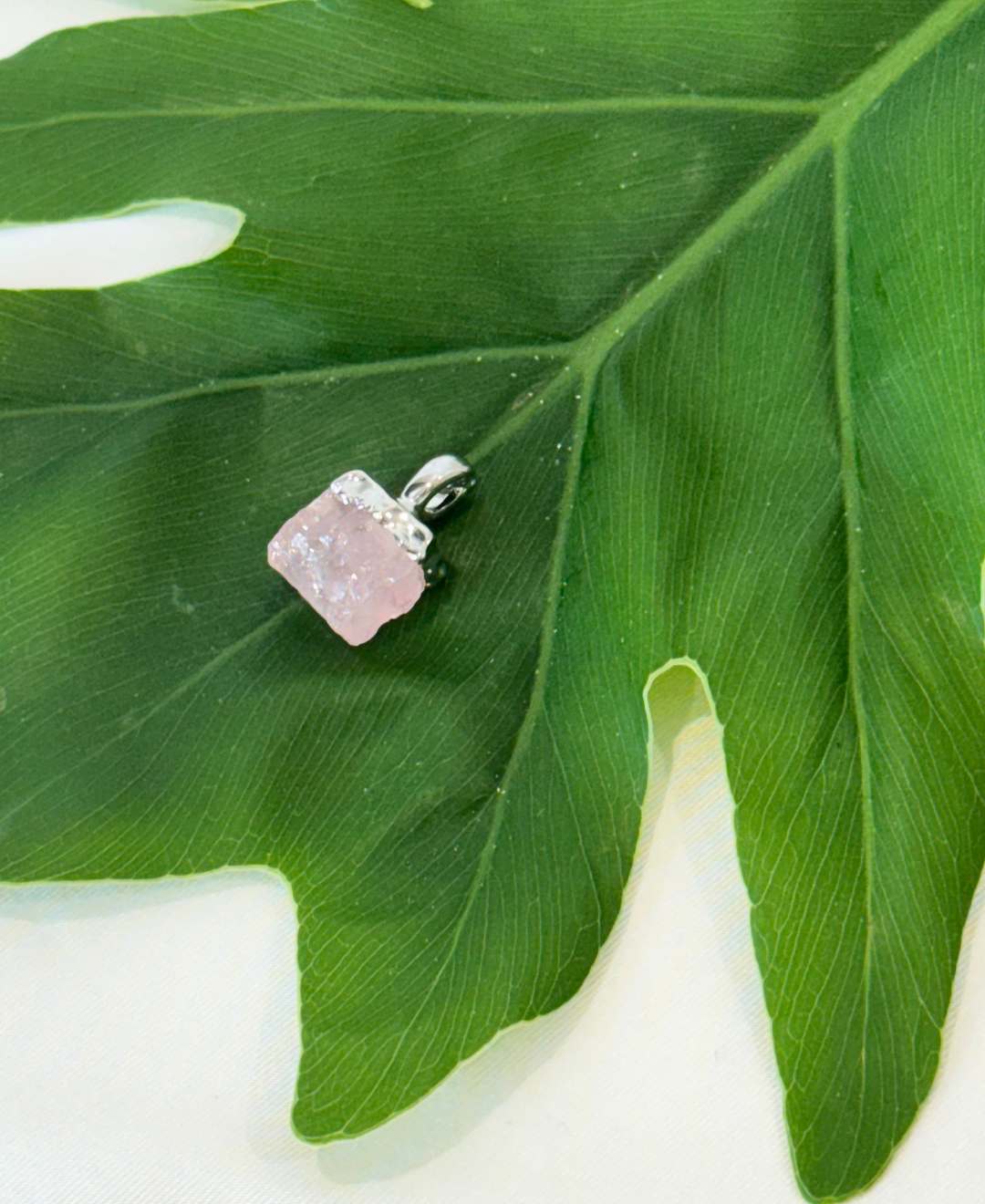 Natural crystal pendant | Silver detail