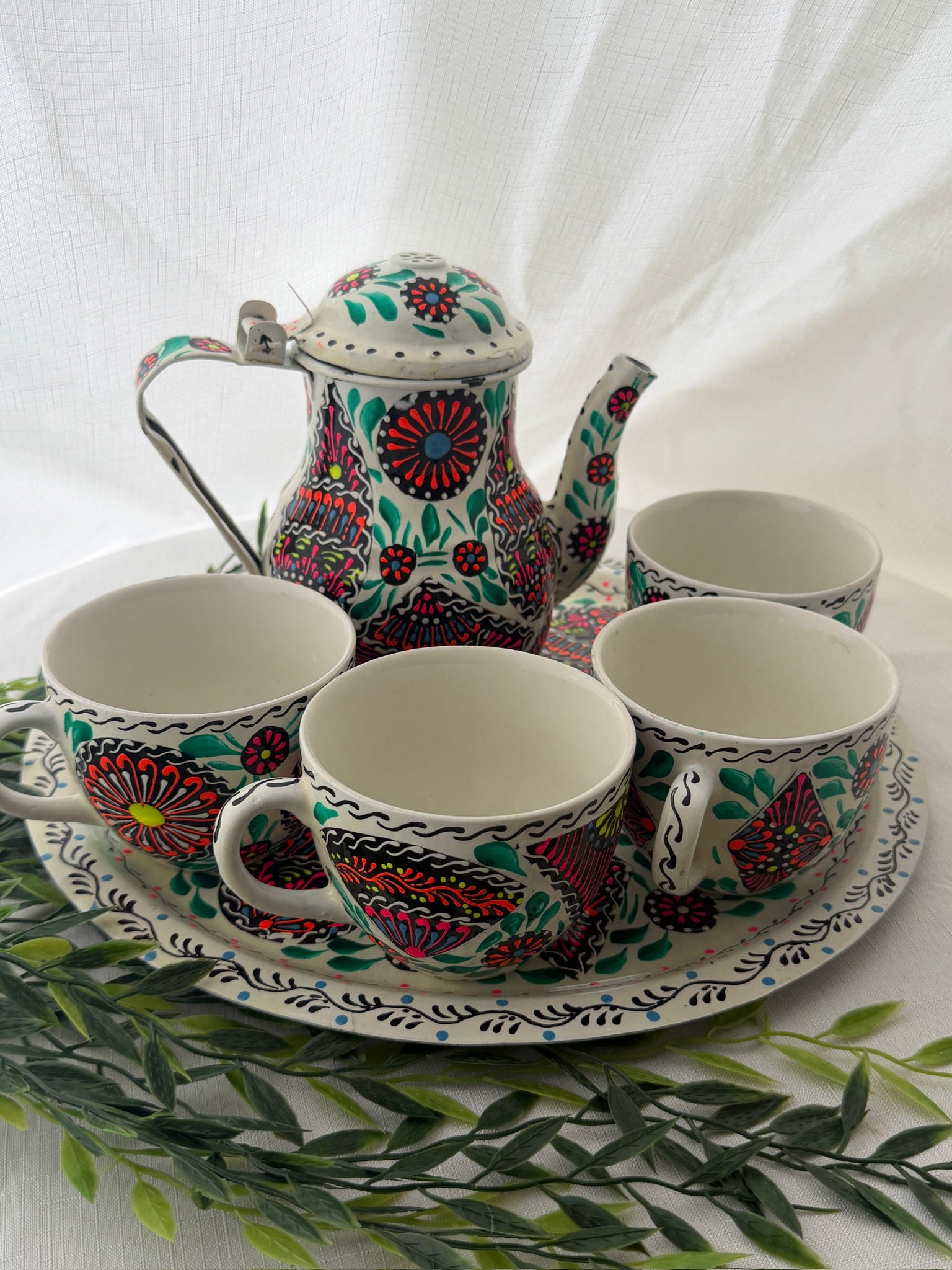 Truck Art Tea Set (White)