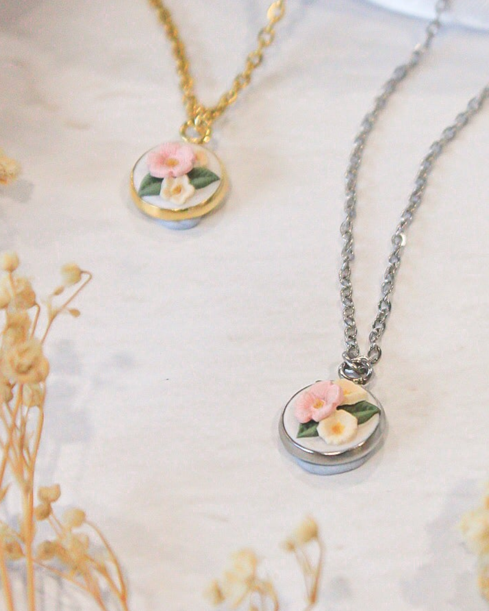 Blush & Ivory Bouquet Necklace